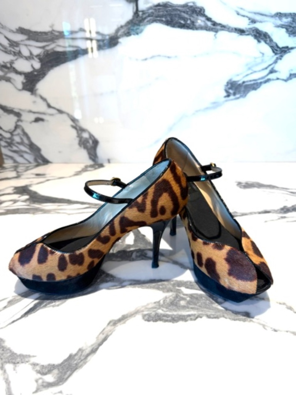 Yves Saint Laurent Tribute Pump